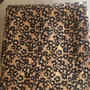 Floral Print Queen sheet set Fabric in Black and Tan.